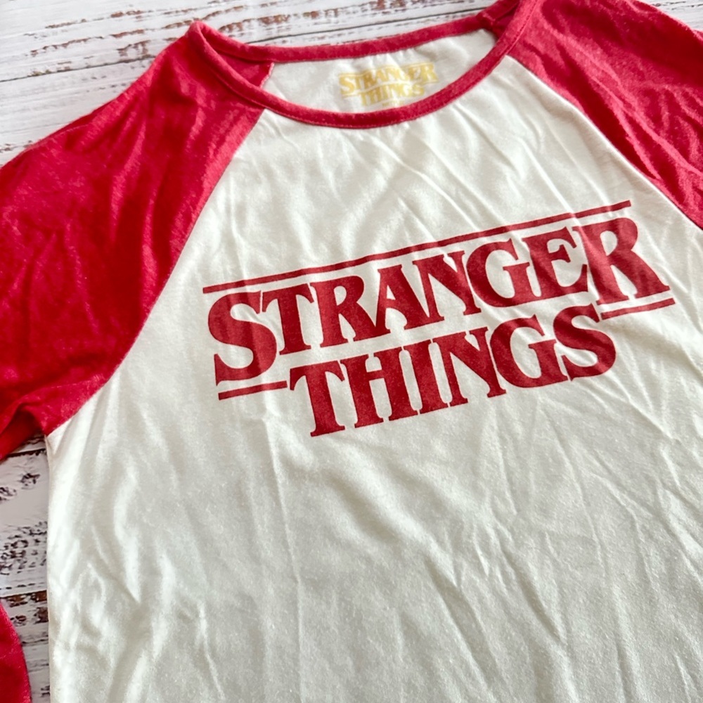 Girls Stranger Things shirt! Size 14/16 - Picture 2 of 4